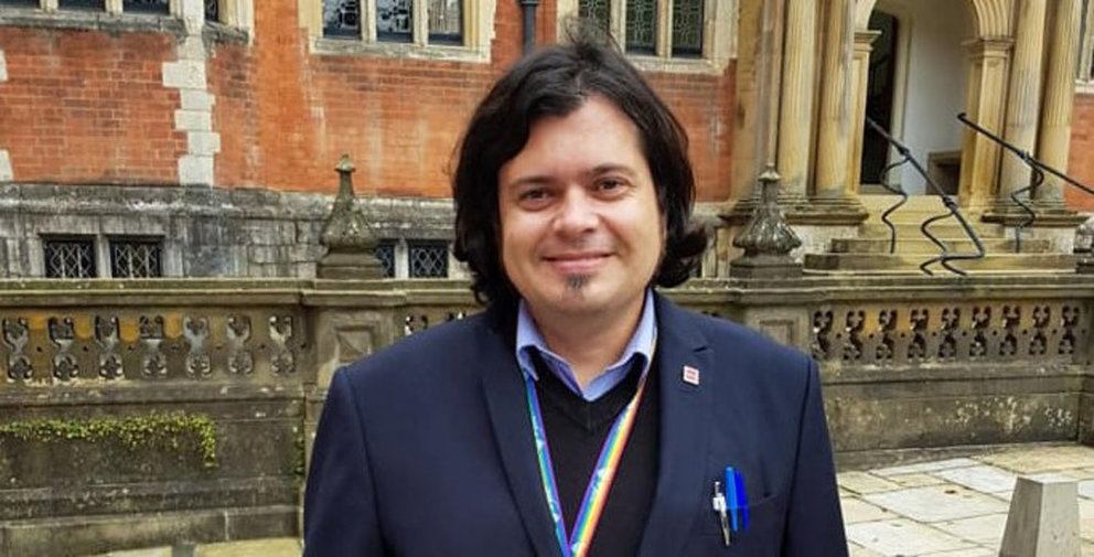 David Casarejos Moya es 
presidente de la Comisión de Derechos Civiles y Participación en el CGCEE y presidente del Consejo de Residentes de Manchester (CREeCUK)