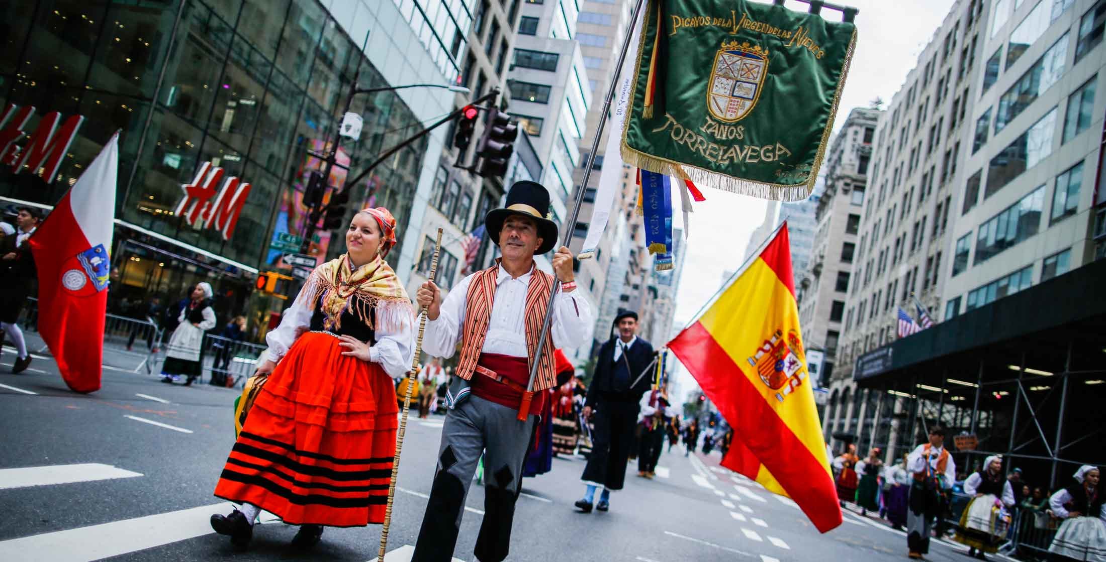Desfile de la Hispanidad recorre Nueva York en 150 aniversario de La